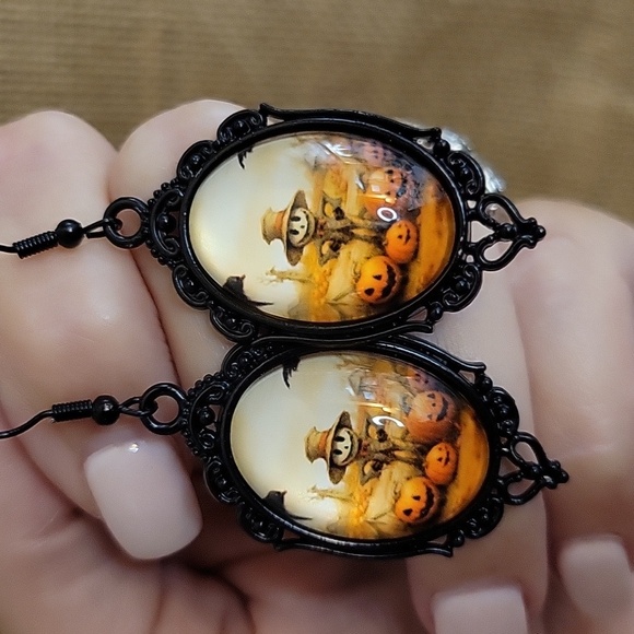 🔥LAST PAIR🔥 PUMPKIN PATCH SCARECROW EARRINGS - Picture 7 of 7